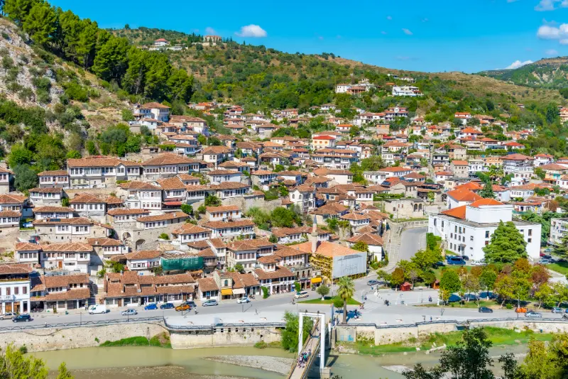 Mangalem Quarter Berat Guide: Ottoman Houses, Alleys and the City of a Thousand Windows